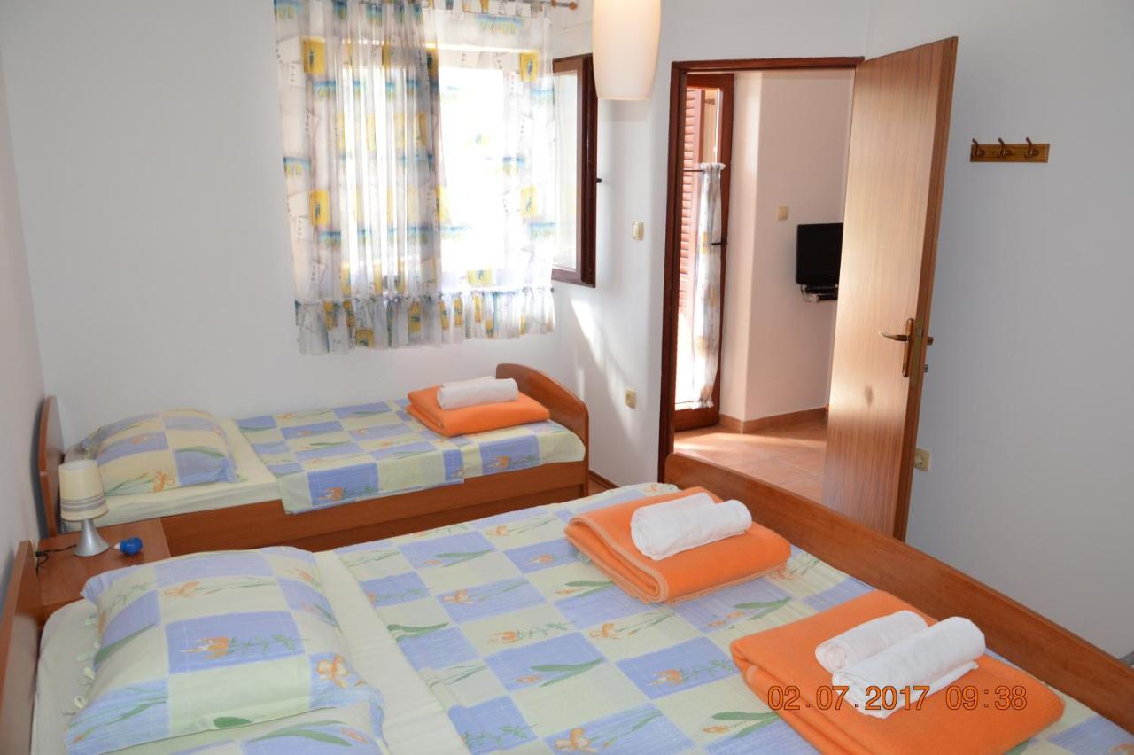 Apartments And Rooms By The Sea Jakisnica, Pag - 4160 Lun  Exterior foto